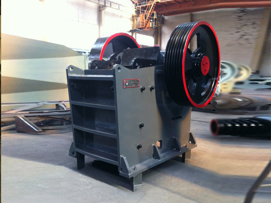 PE600*900 Ορυχείο πέτρα γρανίτη σαγόνι Crusher Εύκολη συντήρηση και εξατομικευμένο αίτημα