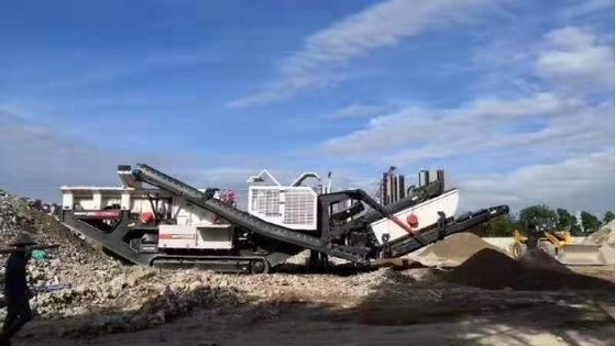 Εγκατάσταση κινητής θραύσης σαγόνων 146kw με τροφοδοτικό και κινητήρα ντίζελ 1 έτος μετά την πώληση