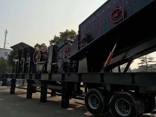 Εγκατάσταση κινητής θραύσης σαγόνων 146kw με τροφοδοτικό και κινητήρα ντίζελ 1 έτος μετά την πώληση