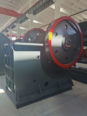 Συσσωρευτικό 50-200tph Stone Jaw Crusher με δονητική οθόνη και είσοδο Μέγεθος 210-1020mm