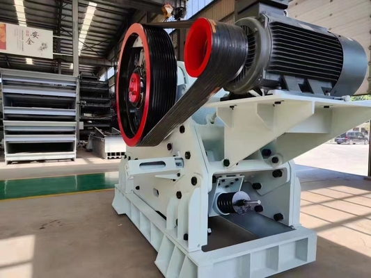 Μέγεθος εξόδου 100-250mm πέτρα συντρίμμια με και 290-845tph χωρητικότητα σε πέτρα σαγόνι συντρίμμια