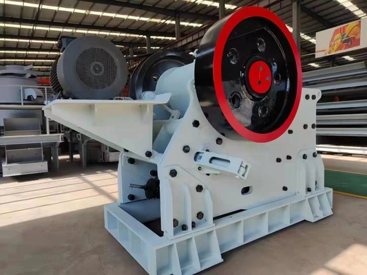 Μέγεθος εξόδου 100-250mm πέτρα συντρίμμια με και 290-845tph χωρητικότητα σε πέτρα σαγόνι συντρίμμια