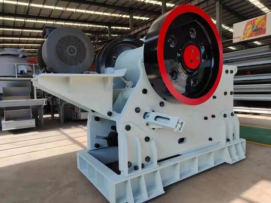 Συσσωρευτικό πετρώματος μαρμάρου 10-100tph Σπαστικό σαγόνι πέτρας με δονητική οθόνη και κινητήρα εναλλασσόμενου ρεύματος