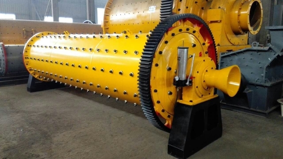Μηχανικός Αναθέτει 10-100tph Ore Ball Mill από με ταχύτητα περιστροφής 18-37kw